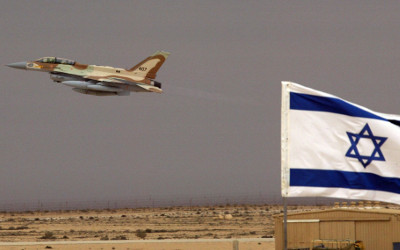 Jet-flying-behind-Israeli-flag