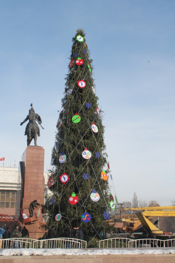 Прошлогодняя Новогодняя Елка
