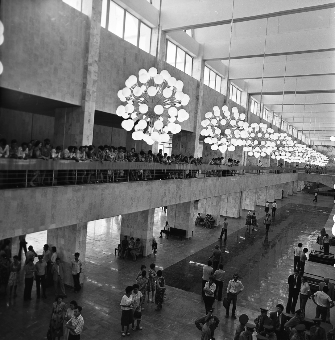 Внутренний зал аэропорта, 1980.