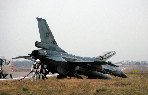 Совершил аварийную посадку истребитель ВВС Нидерландов F-16 Falcon