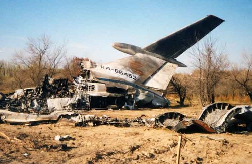 При посадке разбился грузовой самолет Ил-62