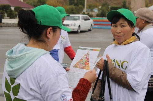 Youth marathon_participant with SPRING dissemination material_Naryn_Oct 14