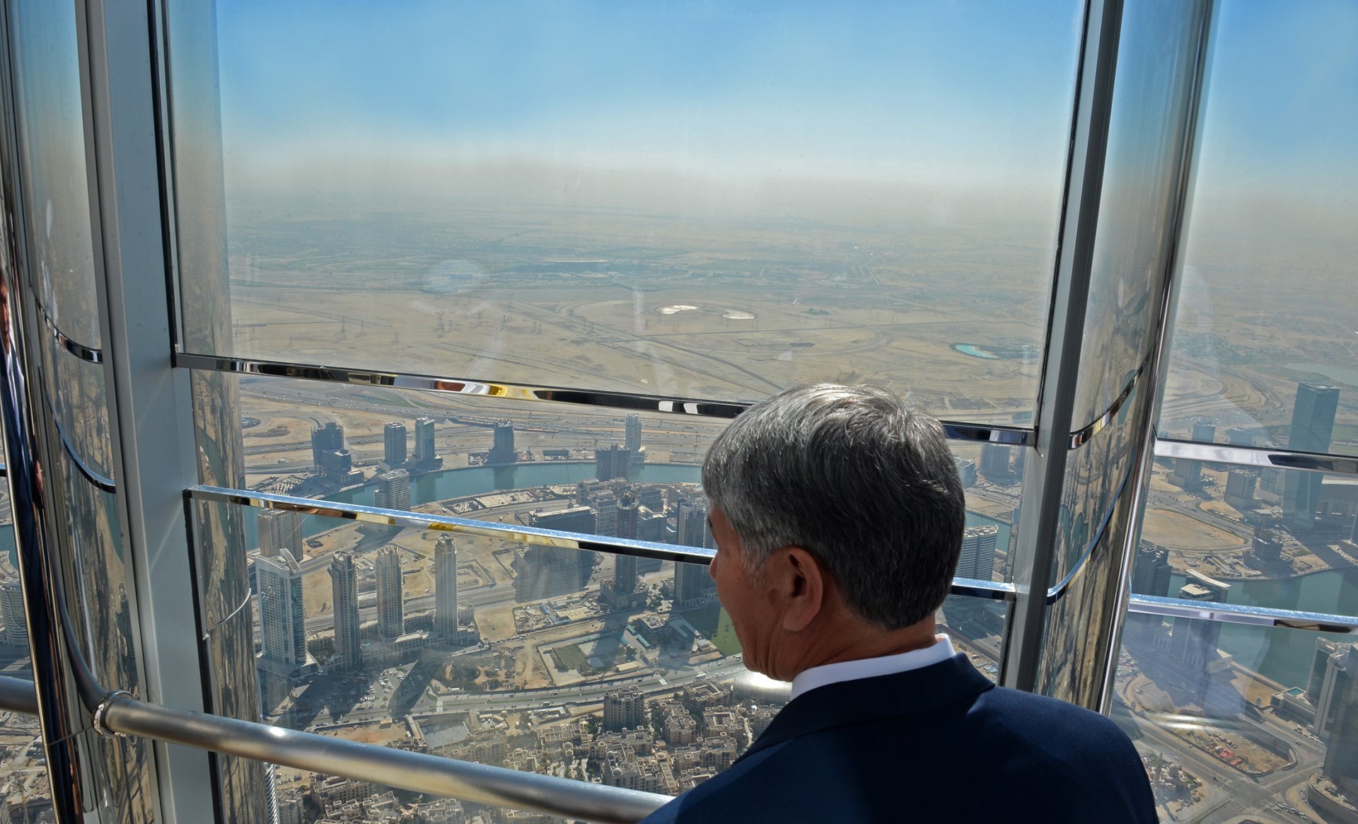 Смотровая площадка самого высокого небоскреба в мире «Бурдж-Халифа» (7 декабря 2014 года, город Дубай)