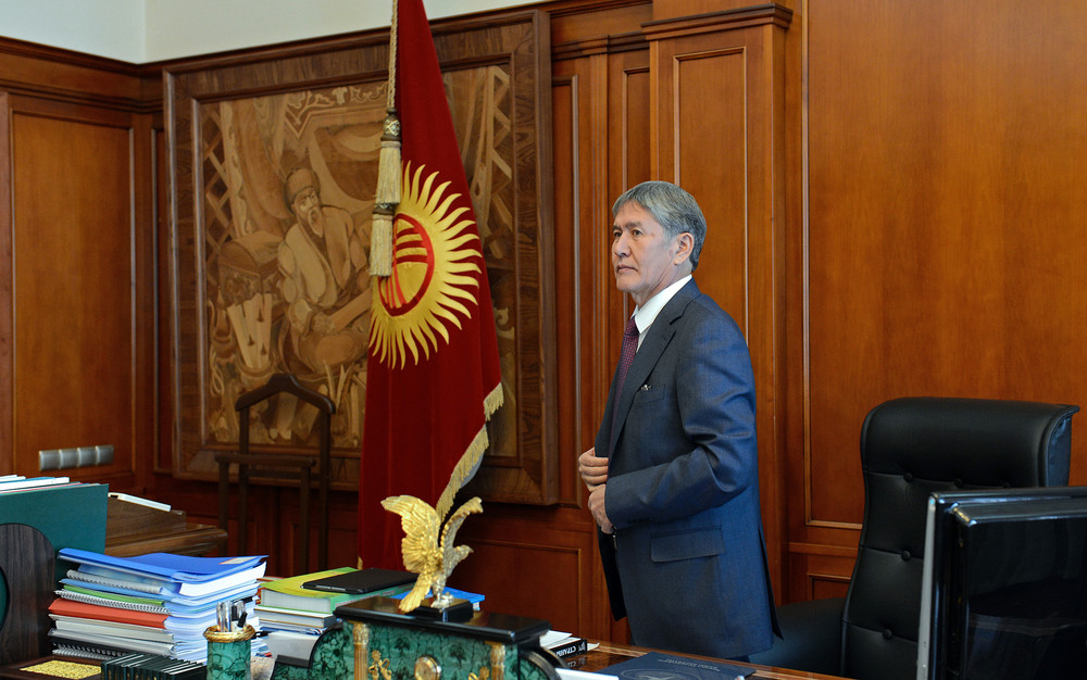 Перед встречей с директором Государственного агентства по геологии и минеральным ресурсам Дуйшенбеком Зилалиевым (5 февраля 2015 года, город Бишкек)