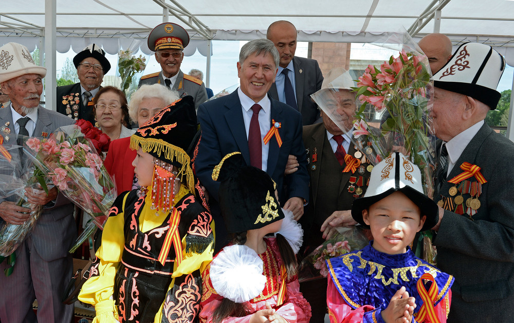 Участие в масштабном театрализованном представлении школьников «Парад юных наследников Победы» (4 мая 2015 года, центральная площадь «Ала-Тоо», город Бишкек)