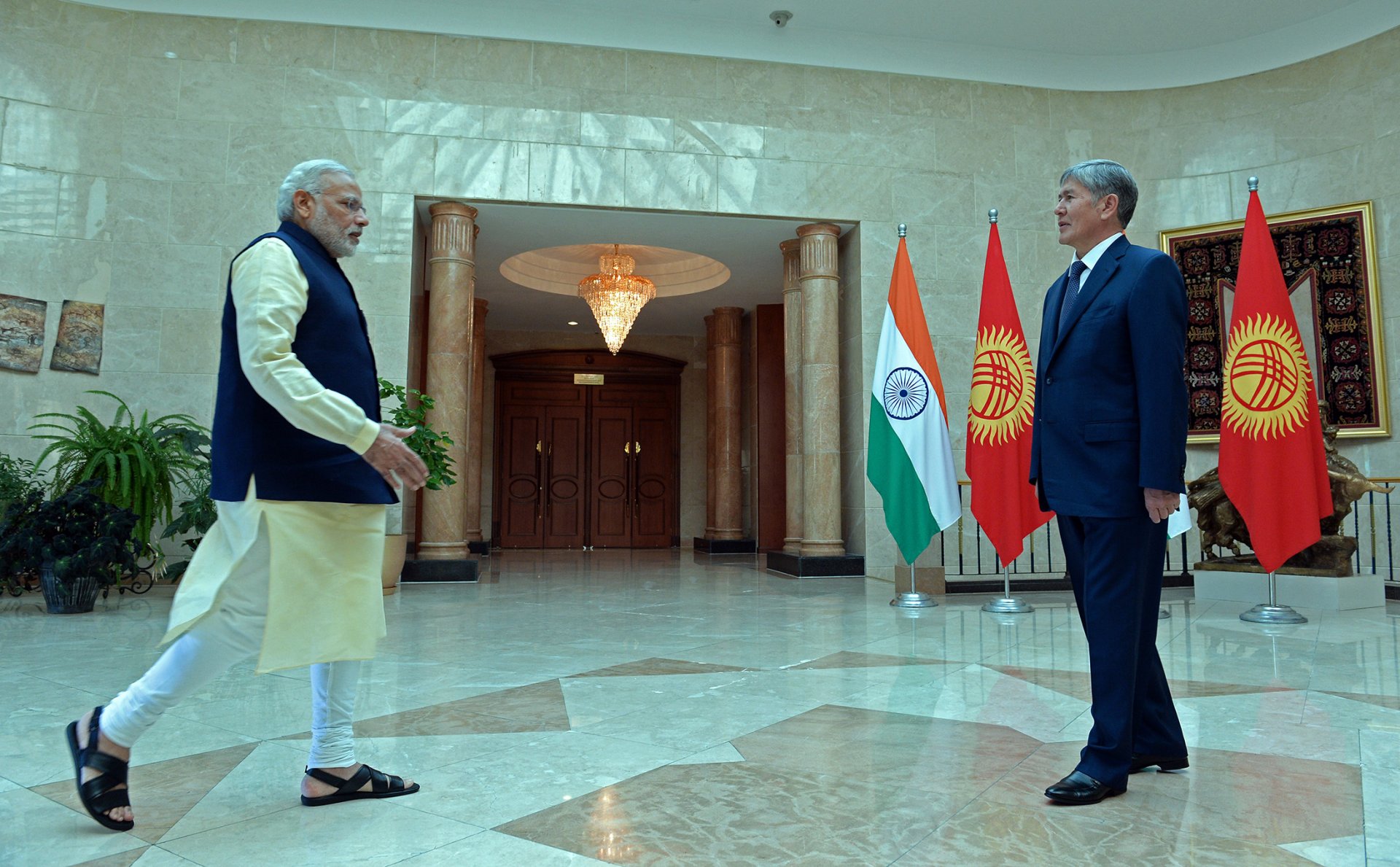 Встреча с премьер-министром Индии Нарендрой Моди, прибывшим в страну с официальным визитом (12 июля 2015 года, Государственная резиденция «Ала-Арча»)