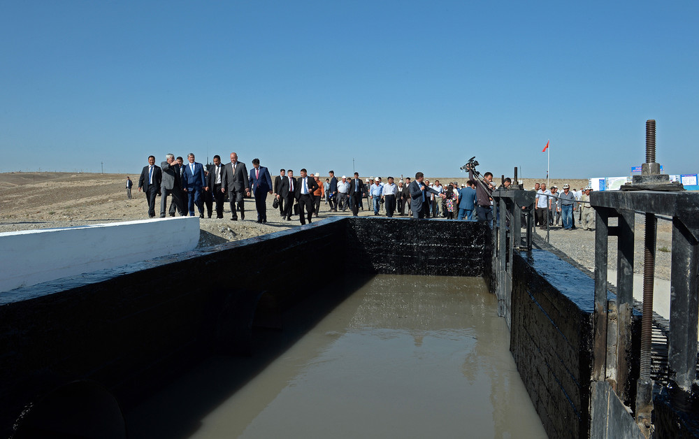 Ознакомление с ходом строительства и освоения Бургандинского массива (17 сентября 2015 года, Баткенская область)