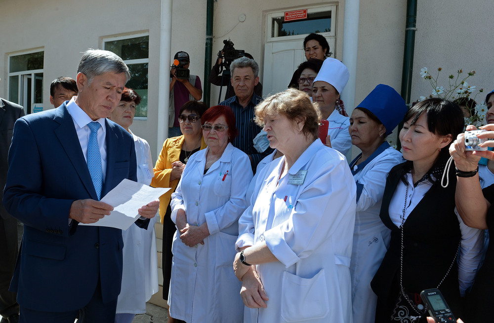 Посещение родильного отделения территориальной больницы города Кызыл-Кия (17 сентября 2015 год, Баткенская область)