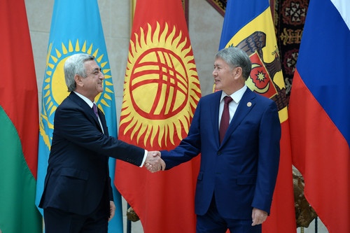 президент Армении Серж Саргсян и А.Атамбаев