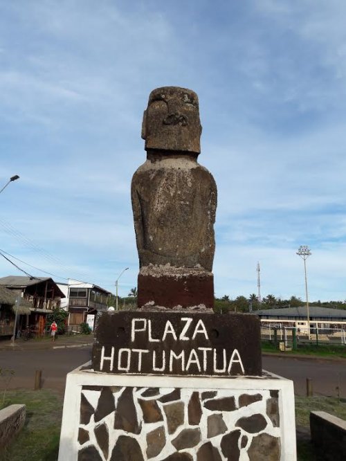 Остров Пасхи с загадочными статуями