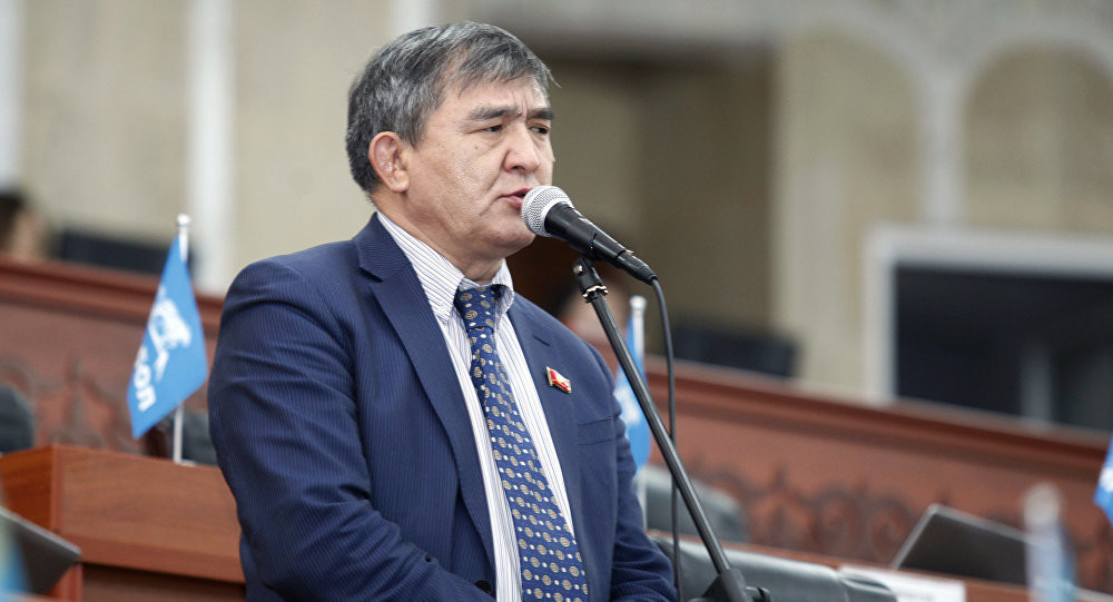 Депутат Экмат Байбакпаев («Республика-Ата-Журт»)
