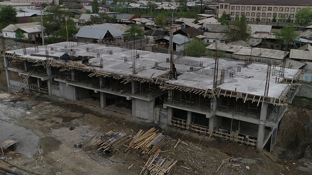 Строительство многоэтажного жилого дома в городе Жалал-Абад