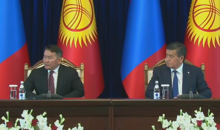 Президент Монголии Халтмаагийн Баттулга и президент Кыргызстана Сооронбай Жээнбеков