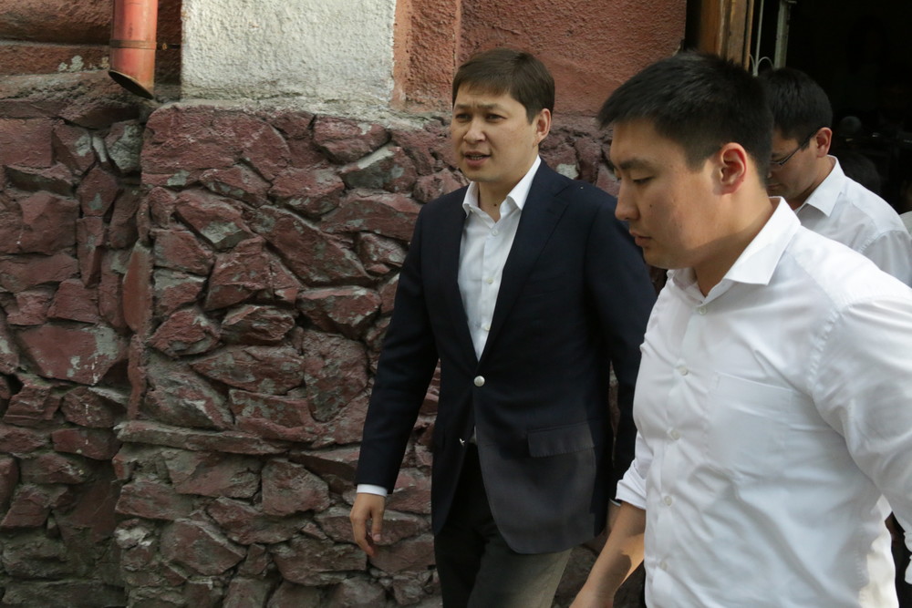 Сапар Исаков после судебного процесса / Фото АКИpress