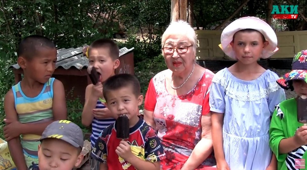 Баян Тулешова и ее дети