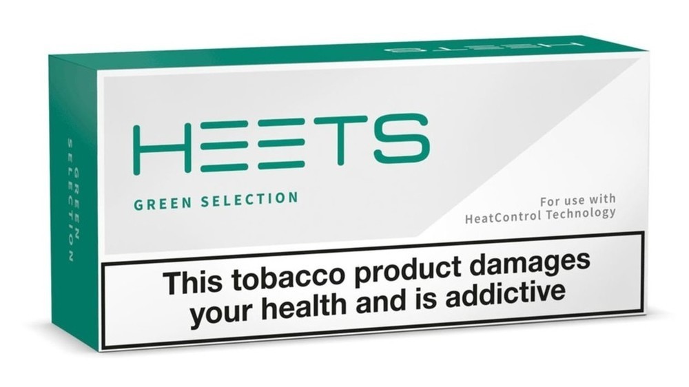 Фото пачки из Великобритании с предупредительной надписью: «Этот табачный продукт вредит здоровью и вызывает привыкание»