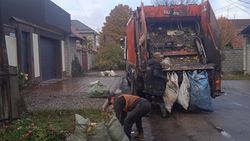 «Тазалык» убрал мусор на Кайназаровой. Фото