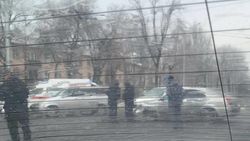 На Айтматова столкнулись две машины. Видео с места ДТП