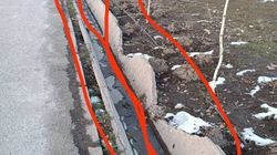 Арыки возле Генпрокуратуры сломаны. Фото горожанина