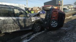 На Баялинова столкнулись две машины. Фото очевидца