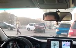 На улице Ахунбаева произошло ДТП с участием трех машин