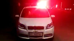 Милиционеры снова останавливают машины со встречной полосы. Видео