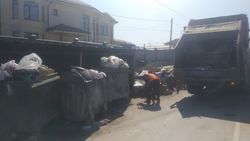 «Тазалык» убрал мусор на Шералиева. Фото мэрии