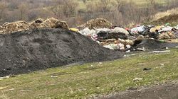 Свалку мусора на трассе Ош—Бишкек в Московском районе убрали. Видео
