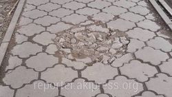 «Бишкекасфальтсервис» восстановит брусчатку на тротуаре по Боконбаева в течение 5 рабочих дней, - мэрия