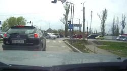 На Горького «Тойота» протаранила 4 машины и слетела в кювет. Видео