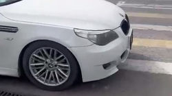 BMW 525 припарковали на «зебре» возле ЦОНа. Фото