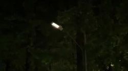 Неисправный светильник на Алматинке. Видео горожанина