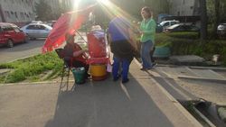 Продавщицы «Шоро» занимают тротуар. Фото