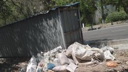 На Жантошева не убирают мусор. Фото