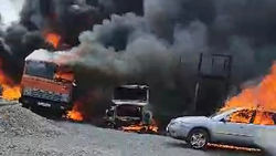 Пожар на нефтебазе в Шопокове: Как горели легковушка, грузовик и КамАЗ. Видео
