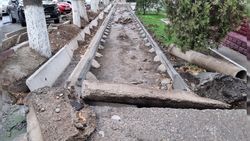 Горожанин жалуется на затянувшийся ремонт тротуара по улице Логвиненко
