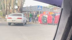 В Бишкеке от удара «Марч» опрокинуло 
