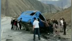 В Боомском ущелье произошло крупное ДТП: столкнулись автомобиль и бус. Видео