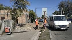 На ул.Шопокова раскопали тротуар. Фото