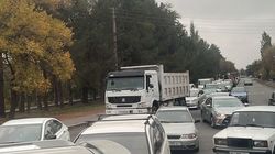 Пробки в Бишкеке из-за перекрытия проспекта Айтматова. Фото