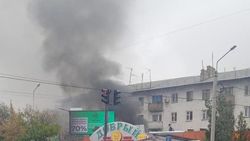 На Ахунбаева горит магазин. Фото