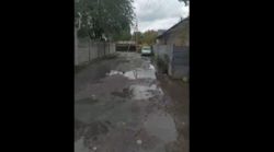 Житель Новопавловки снял на видео ужасное состояние тупиковой улицы