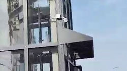 На новом надземном мосту в Оше установили камеру, которая снимает козырек. Видео