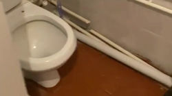 Состояние туалета в роддоме Кара-Балты. Видео