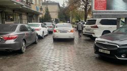 На Московской-Исанова машины, выезжая и заезжая, могут сбить пешеходов, - горожанин