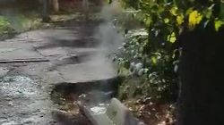 По арыку на Боконбаева течет горячая вода. Видео