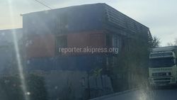Двухэтажное здание из контейнеров на Дэн Сяопина построено не по проекту, - «Бишкекглавархитектура»