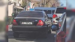 Mercedes-Benz выехал на встречку по Московской