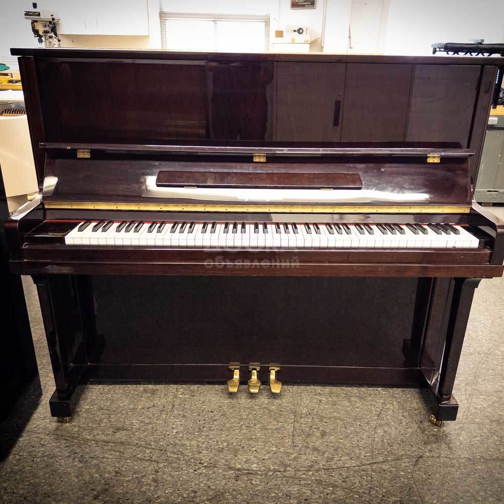 AUGUST HOFFMAN UPRIGHT PIANO IN POLISHED MAHOGANY