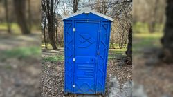 Единственный туалет на Карагачевой роще закрыт на замок, - горожанин